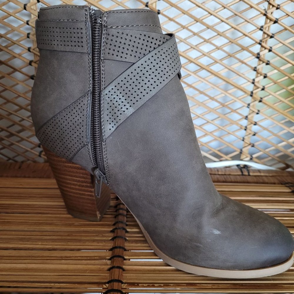 Taupe booties - Picture 2 of 3
